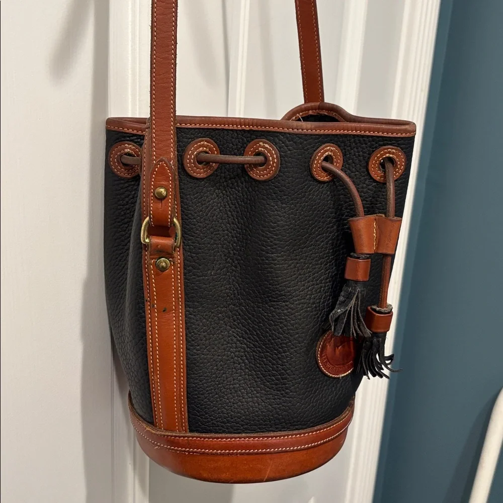 Vintage Dooney & Bourke All-Weather Leather drawstring bucket bag - Picture 4 of 9